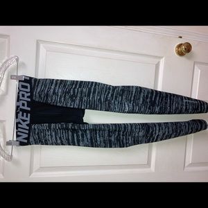 Grey Nike Pro HyperWarm Size Small tights leggings